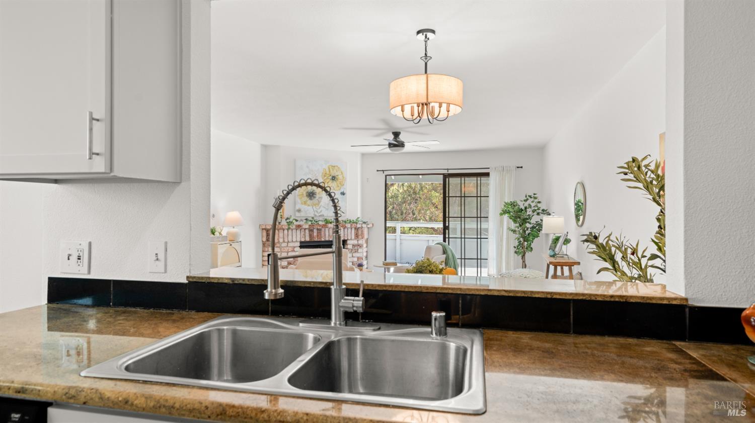 1889 Chantilly Lane Hayward CA 94541