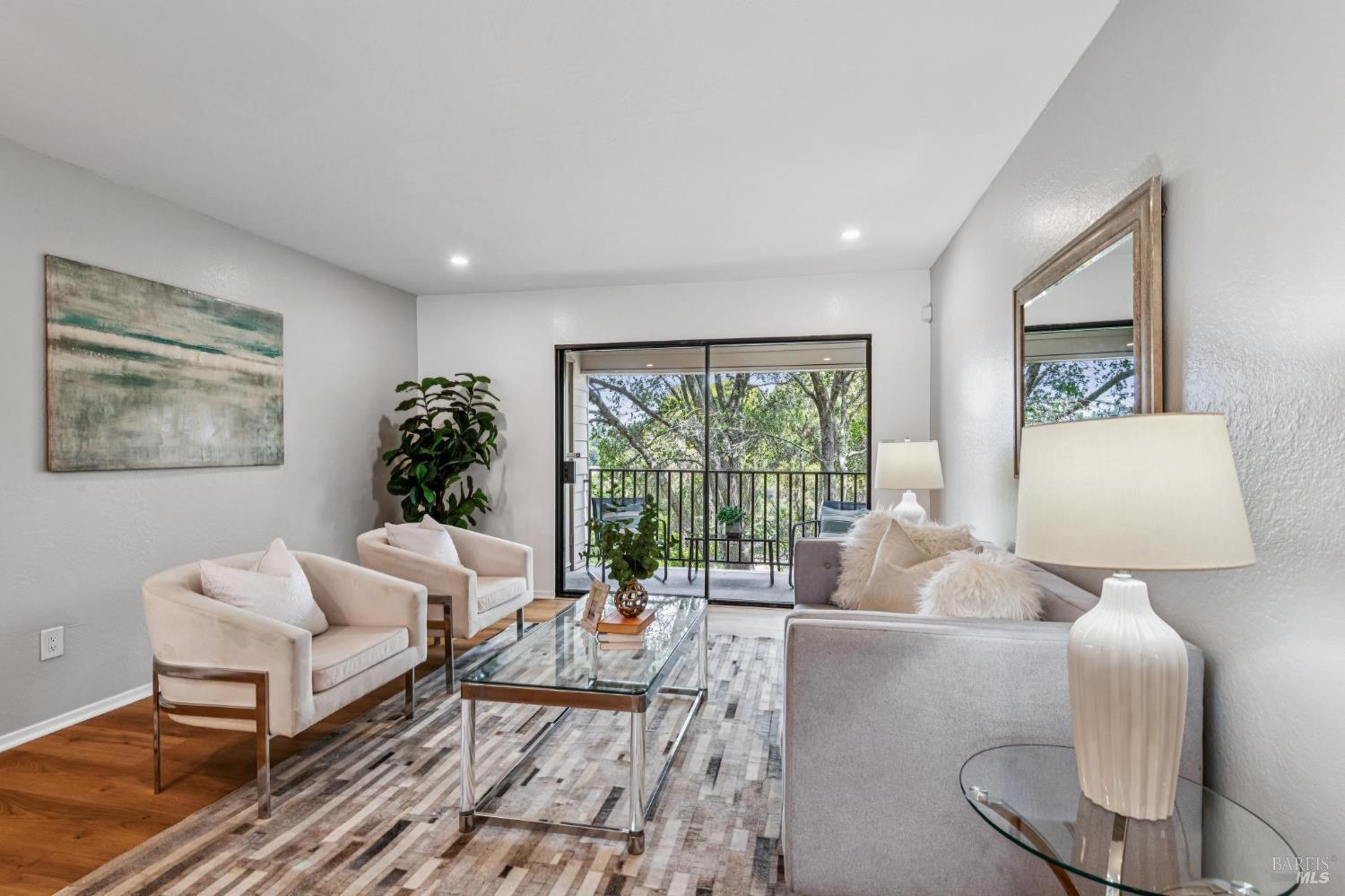 827 Via Casitas Greenbrae CA 94904