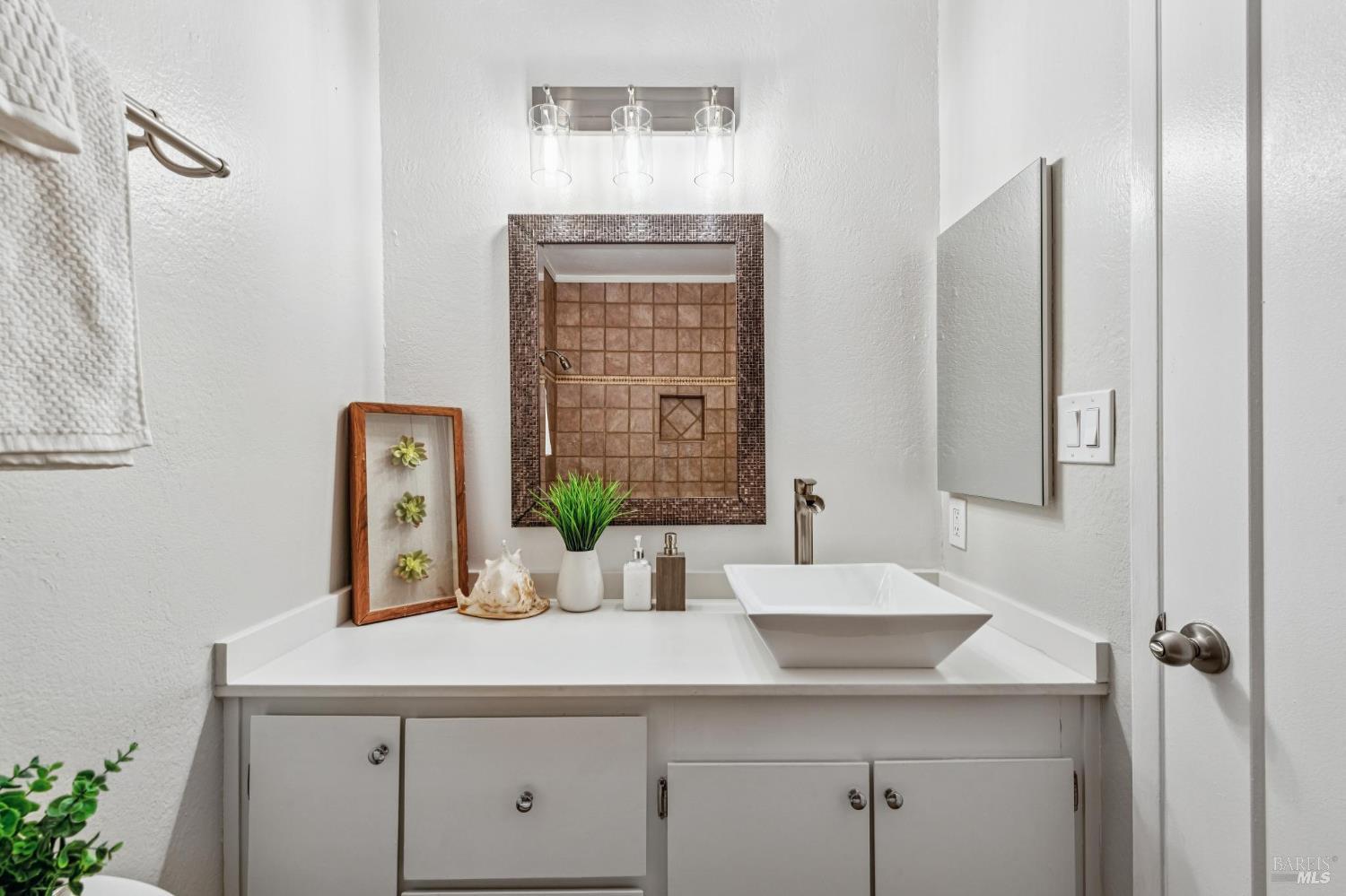 827 Via Casitas Greenbrae CA 94904