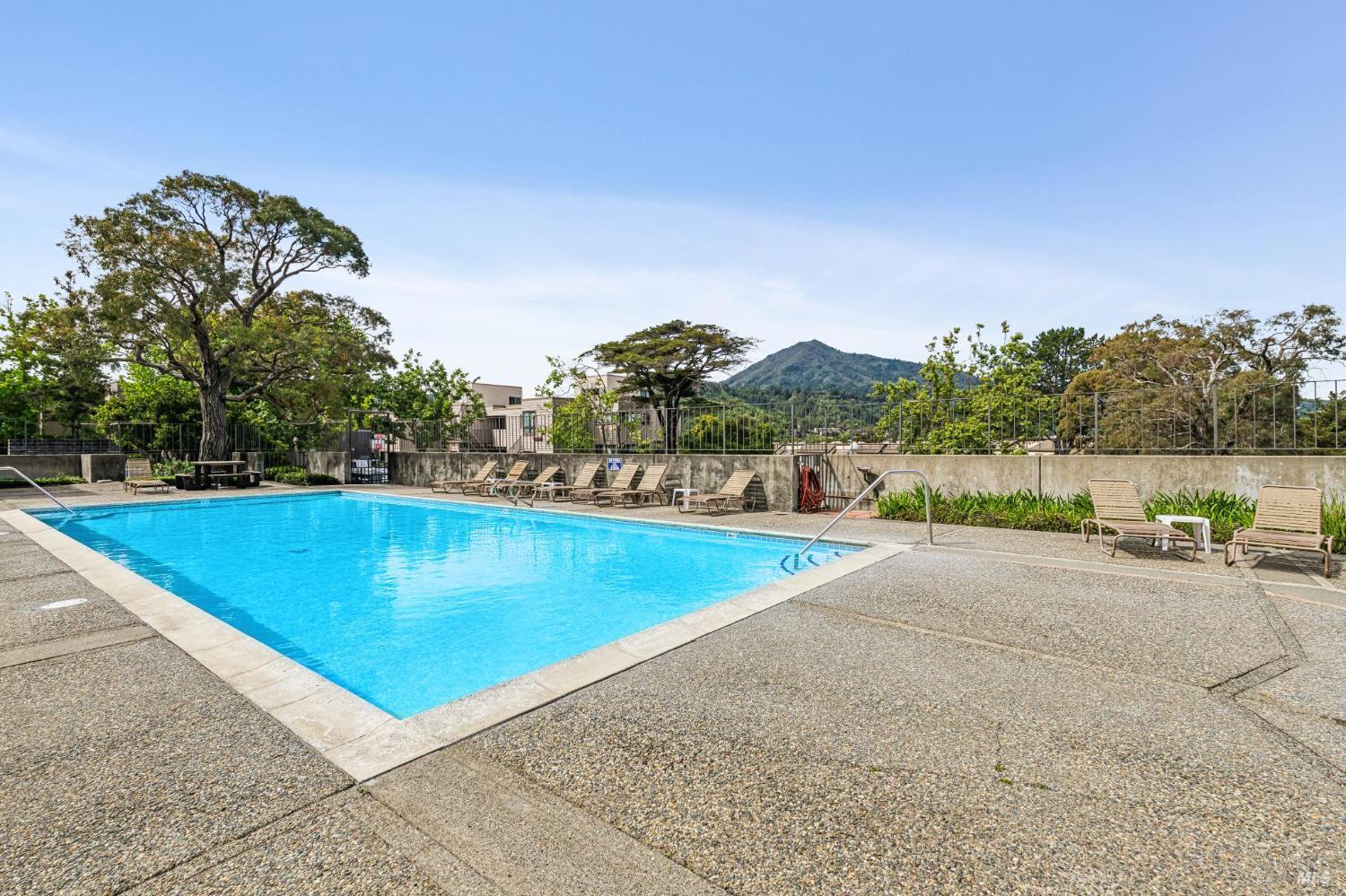 827 Via Casitas Greenbrae CA 94904