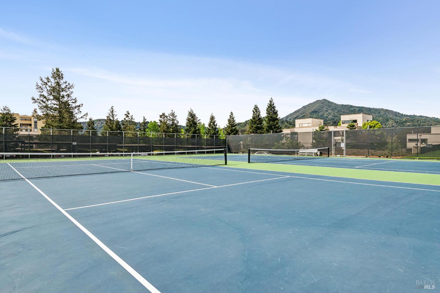 827 Via Casitas Greenbrae CA 94904