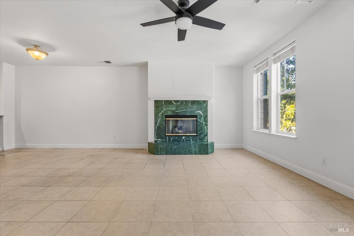 676 Mcclelland Drive Windsor CA 95492