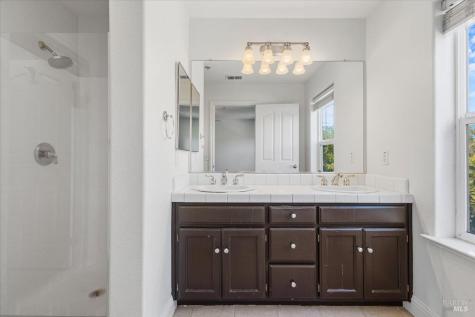 676 Mcclelland Drive Windsor CA 95492