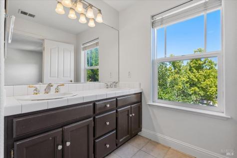 676 Mcclelland Drive Windsor CA 95492