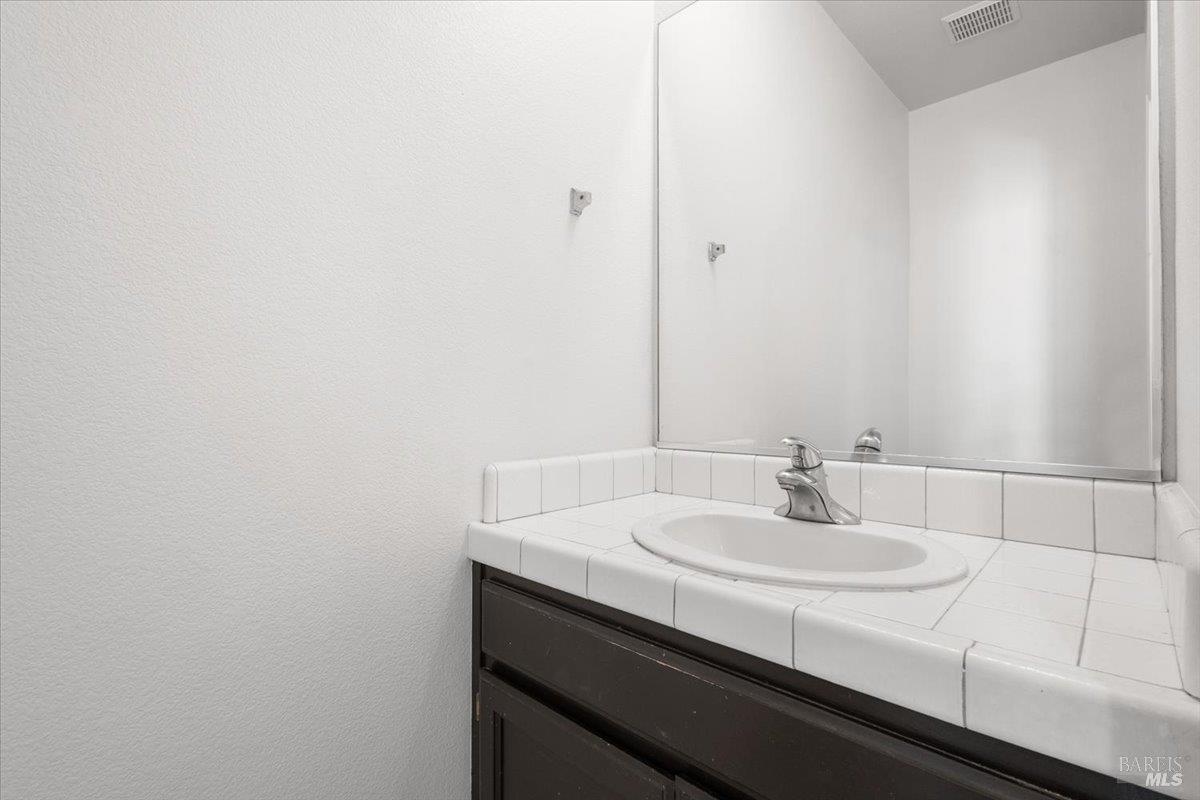 676 Mcclelland Drive Windsor CA 95492