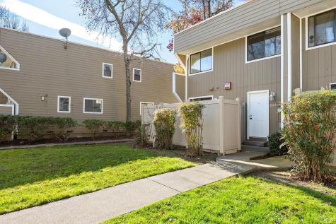 2123 W Steele Lane Santa Rosa CA 95403