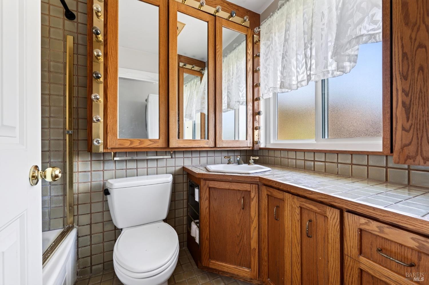 1072 Los Gamos Road San Rafael CA 94903
