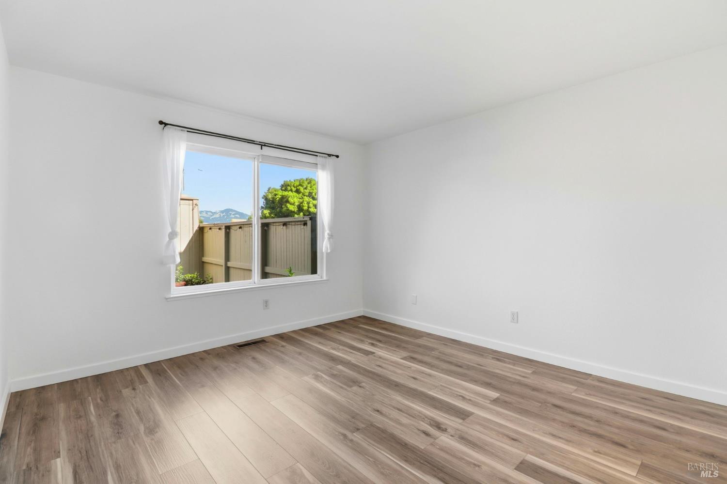 12 Lakeview Court Novato CA 94947