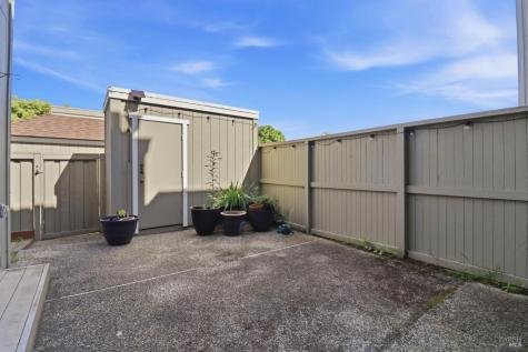 12 Lakeview Court Novato CA 94947
