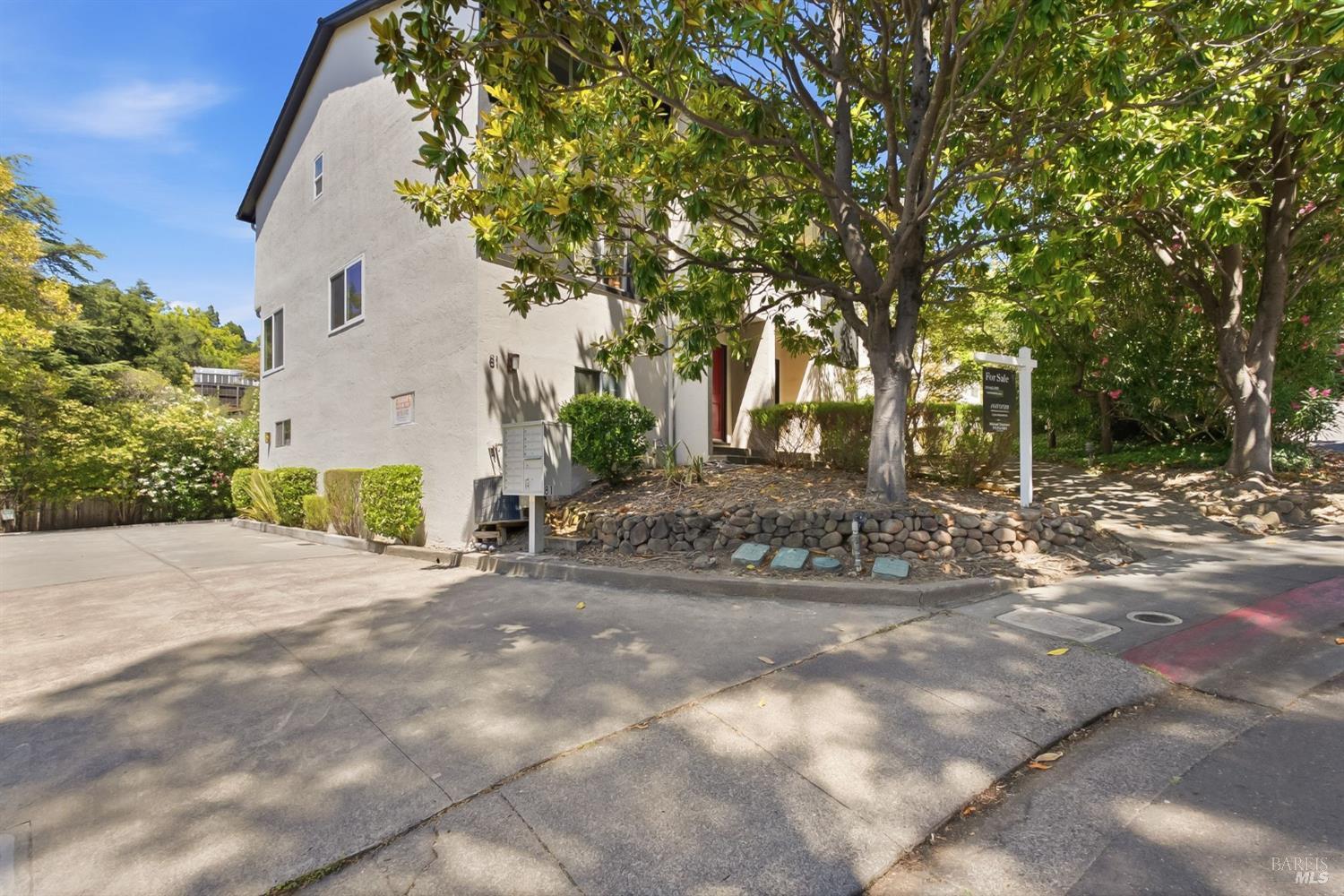 81 Corte Lenosa Greenbrae CA 94904