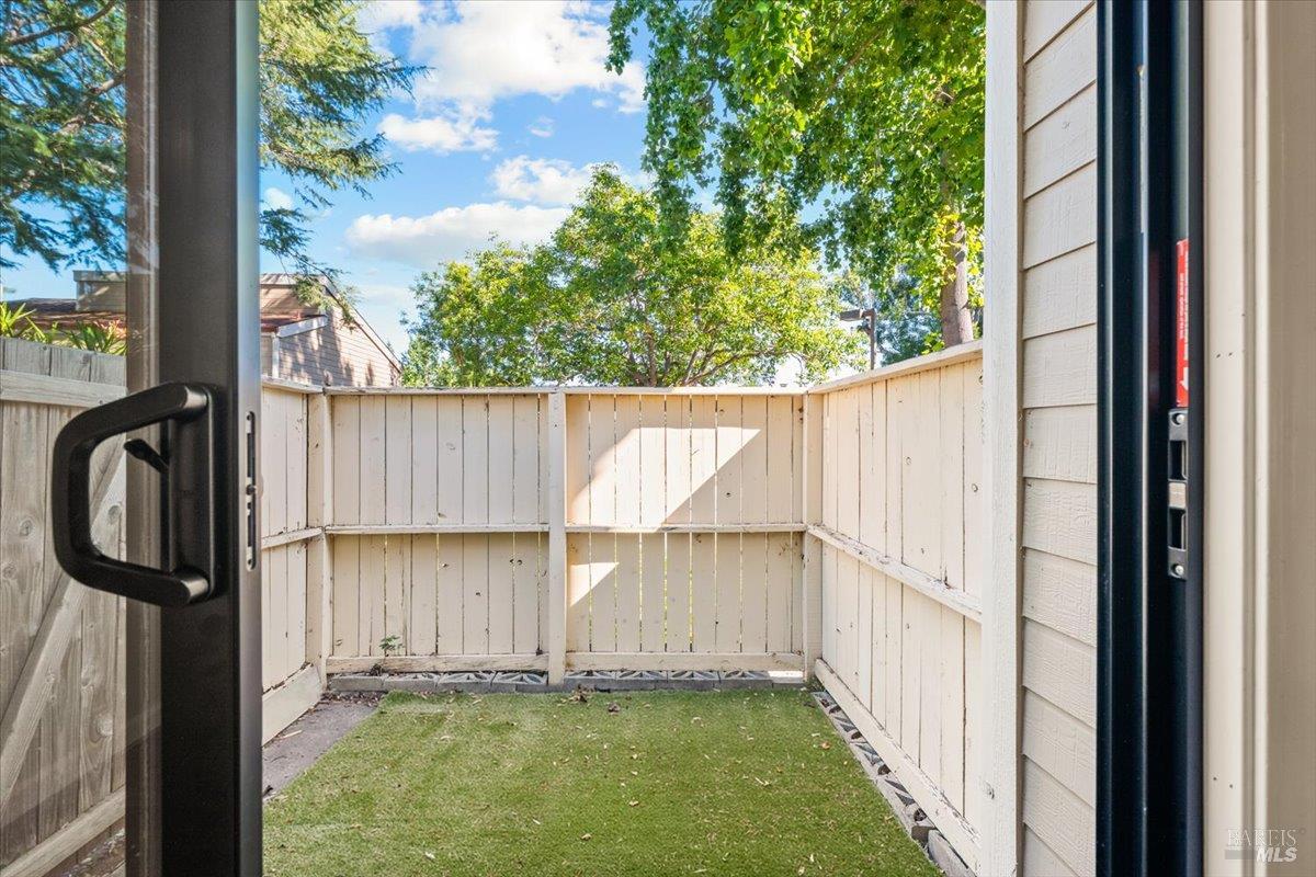 4736 Shade Tree Lane Santa Rosa CA 95405