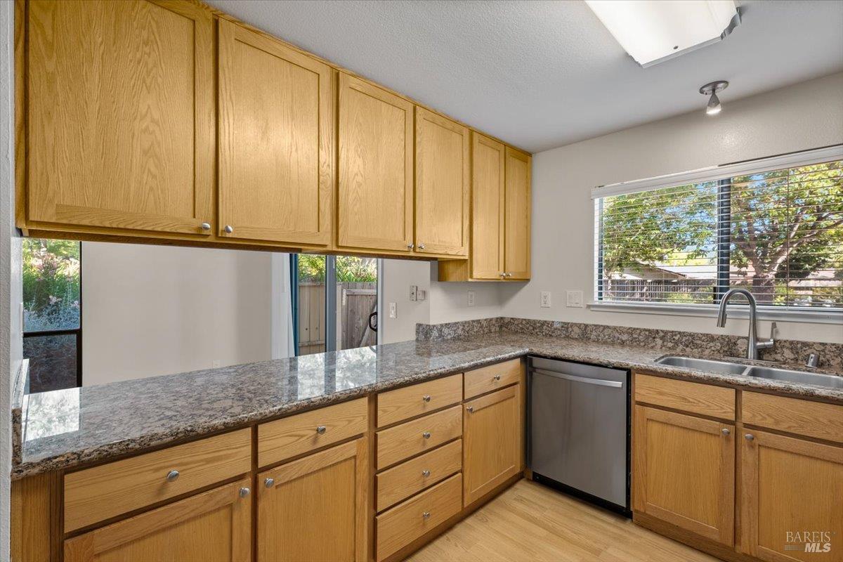 4736 Shade Tree Lane Santa Rosa CA 95405