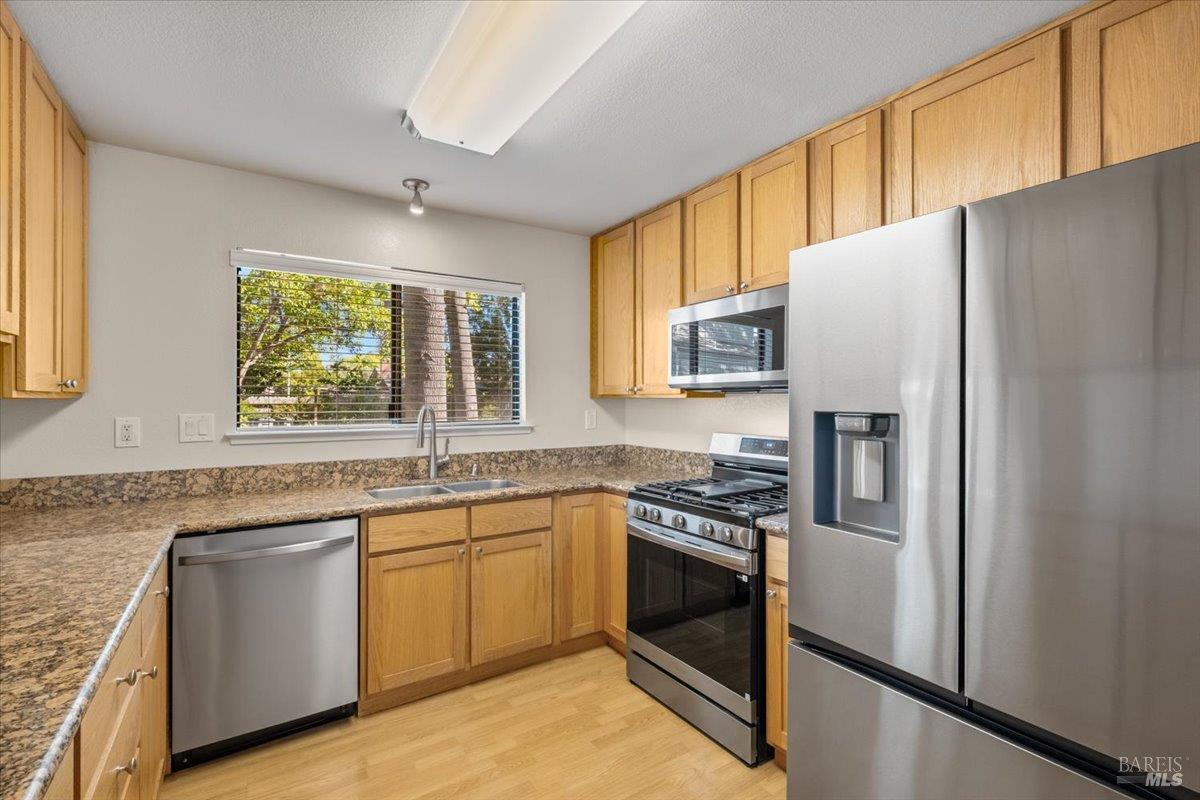 4736 Shade Tree Lane Santa Rosa CA 95405