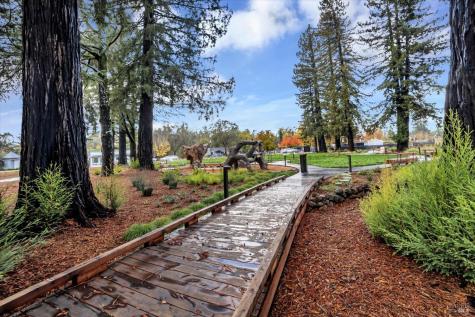 131 Sawmill Circle Healdsburg CA 95448