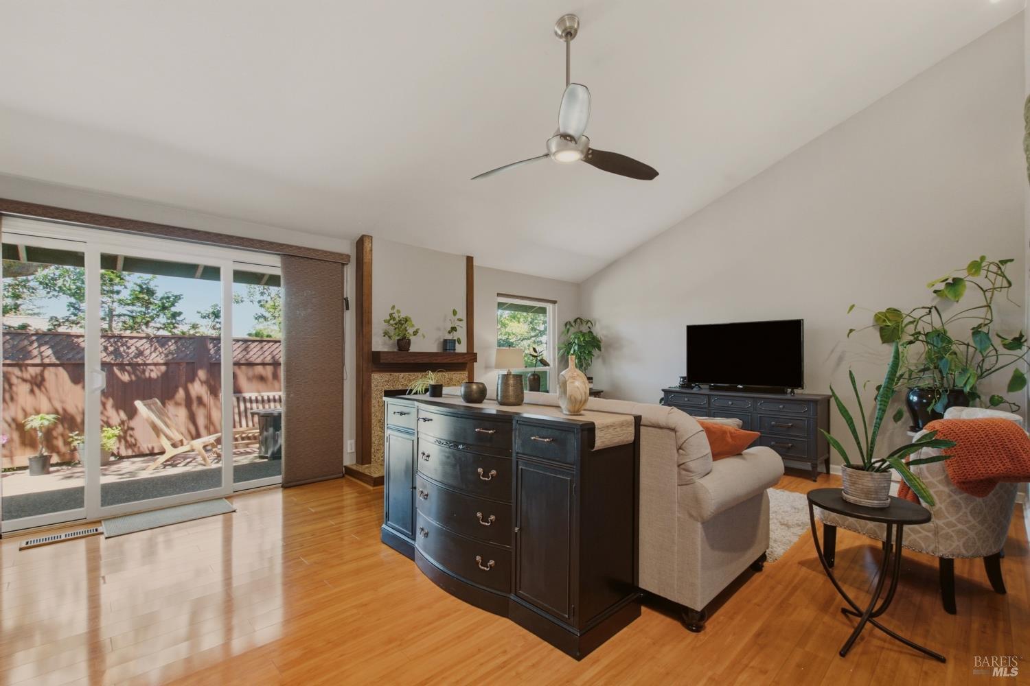 28 Elan Way Napa CA 94559