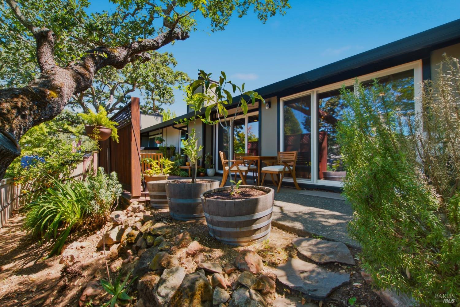 28 Elan Way Napa CA 94559