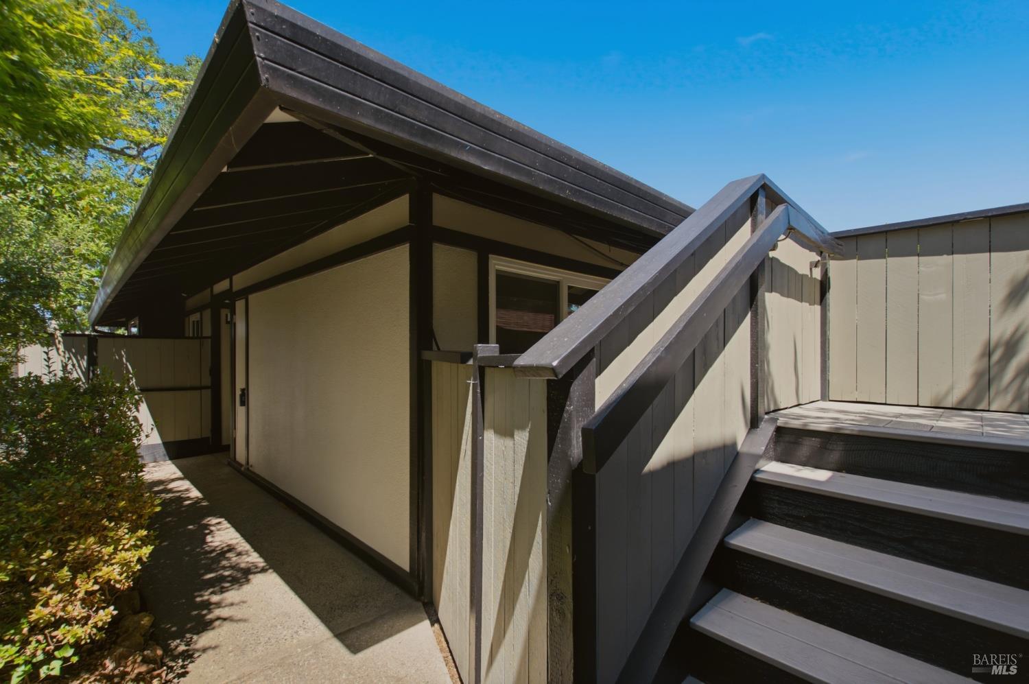 28 Elan Way Napa CA 94559