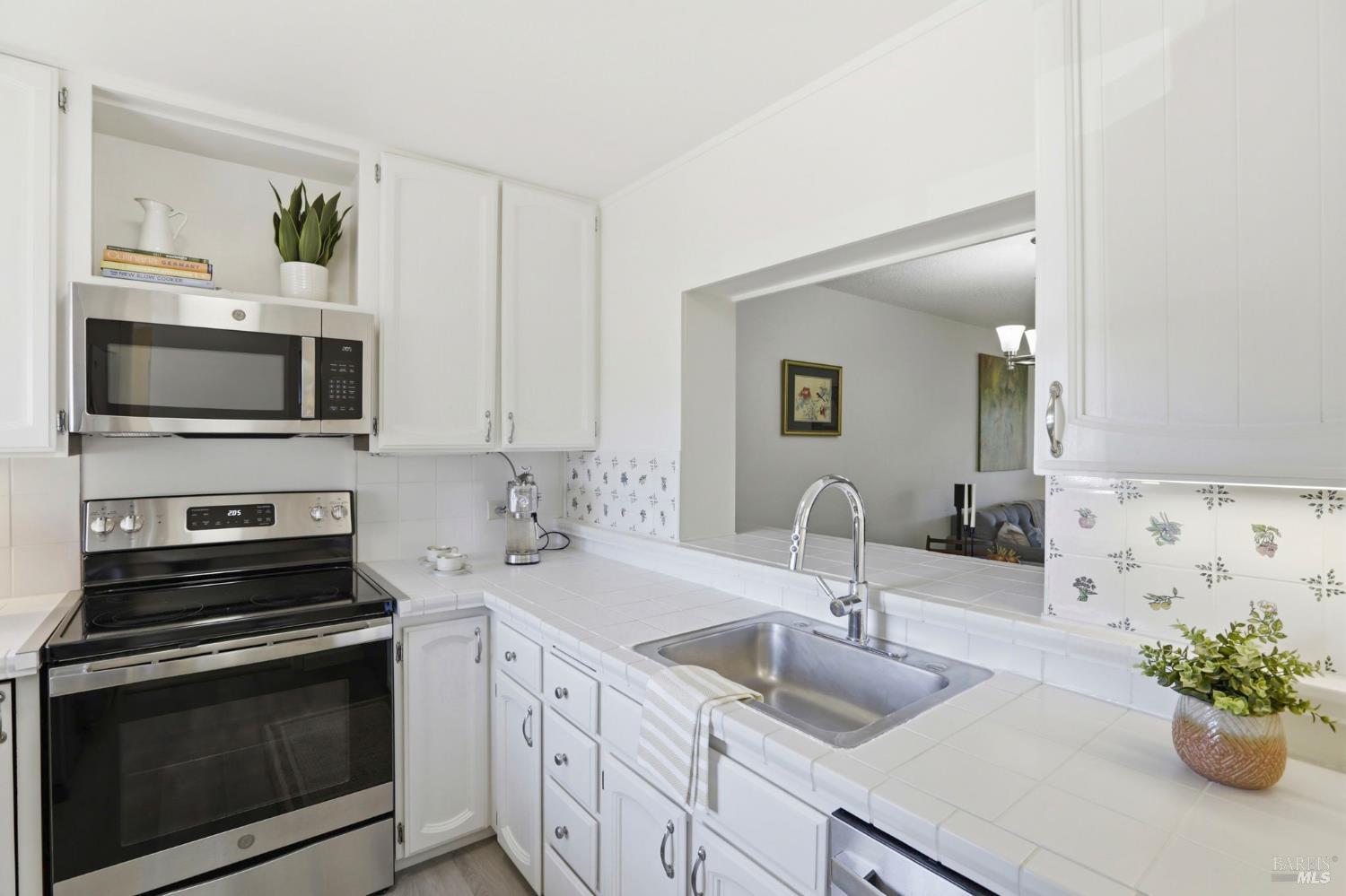 823 Via Casitas Greenbrae CA 94904