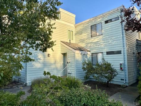 172 Courtyards East Windsor CA 95492