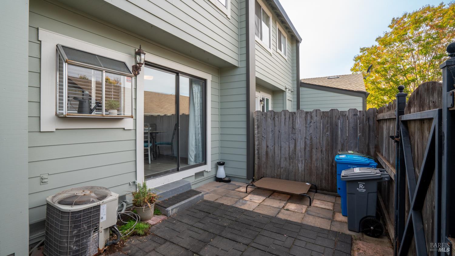 1722 Oldfield Way Santa Rosa CA 95401