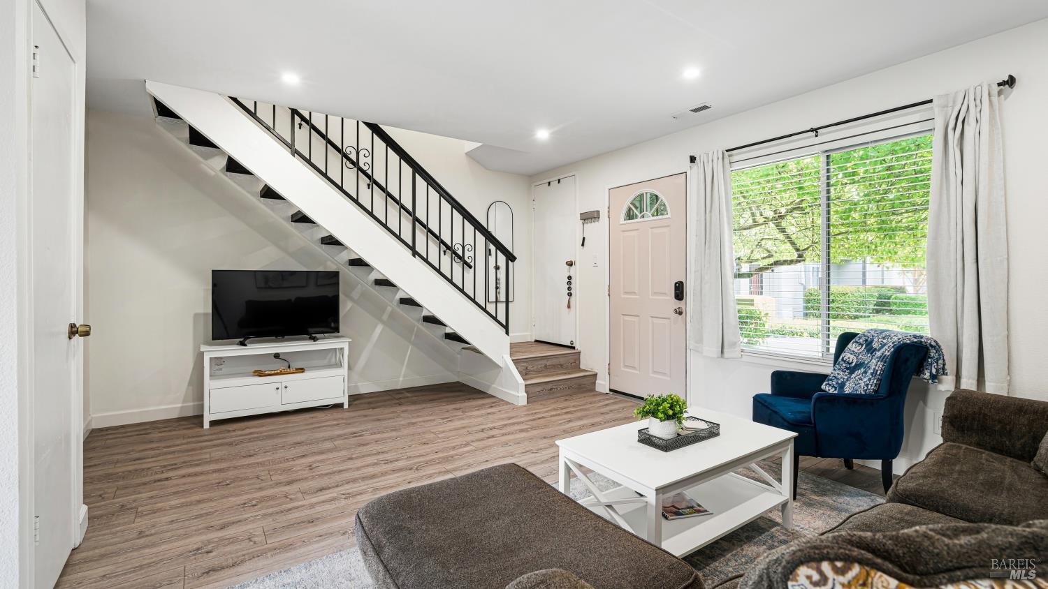 1722 Oldfield Way Santa Rosa CA 95401