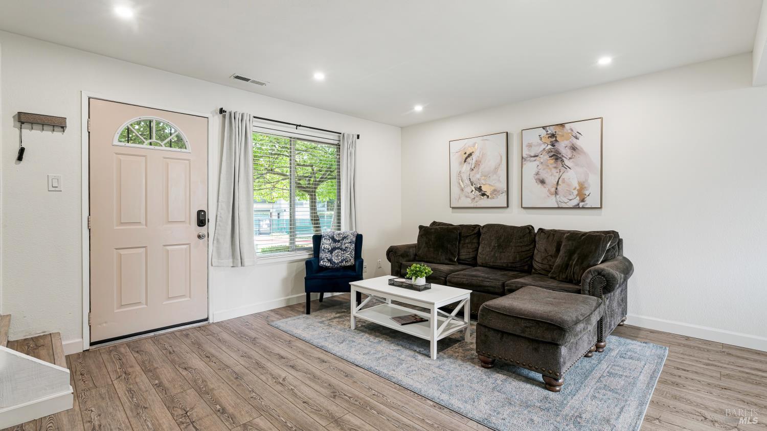 1722 Oldfield Way Santa Rosa CA 95401