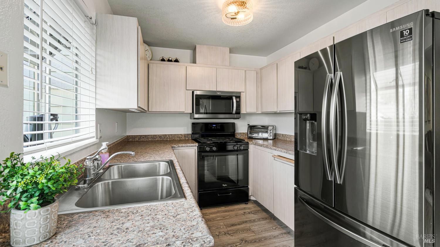 1722 Oldfield Way Santa Rosa CA 95401