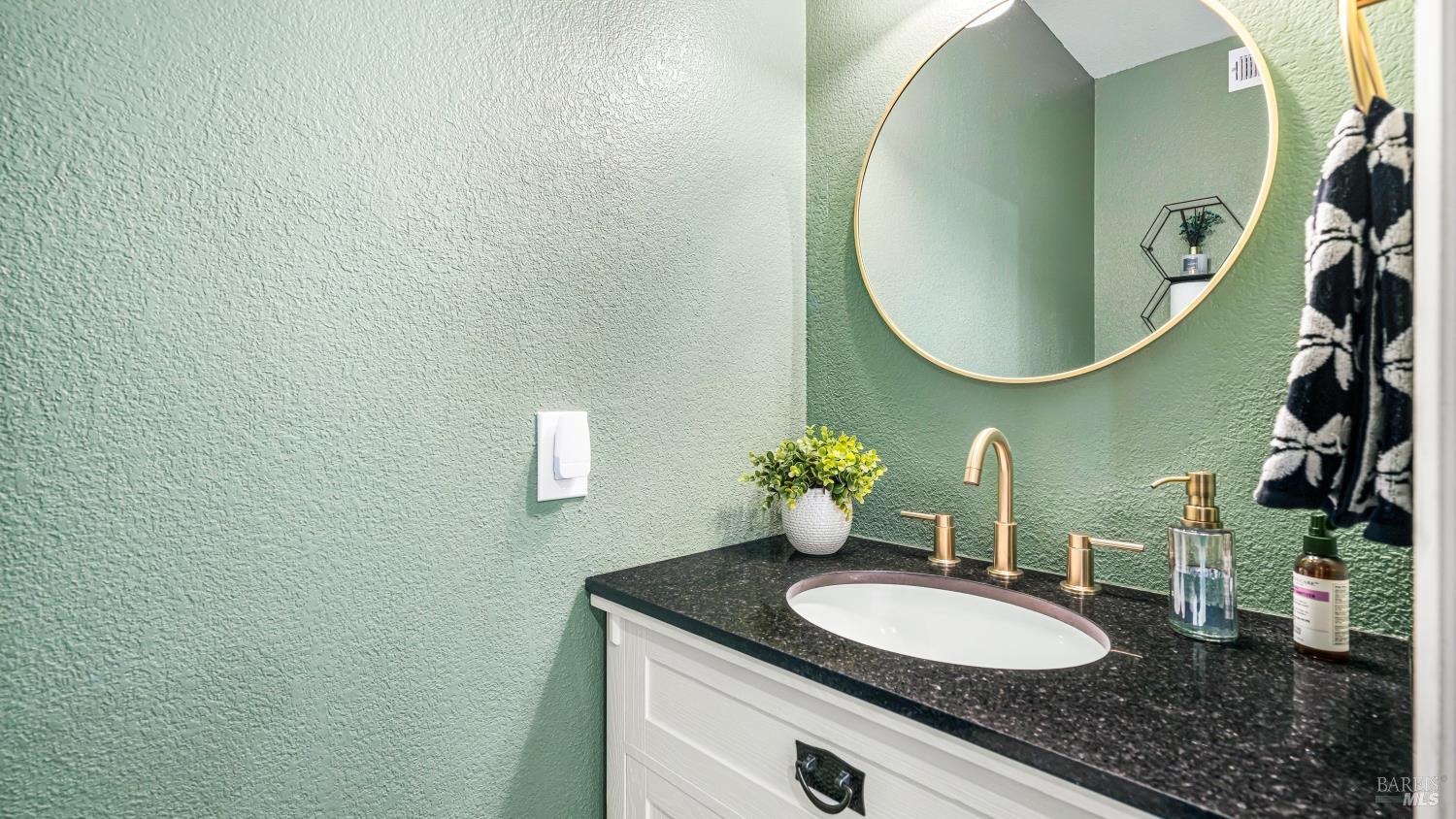 1722 Oldfield Way Santa Rosa CA 95401