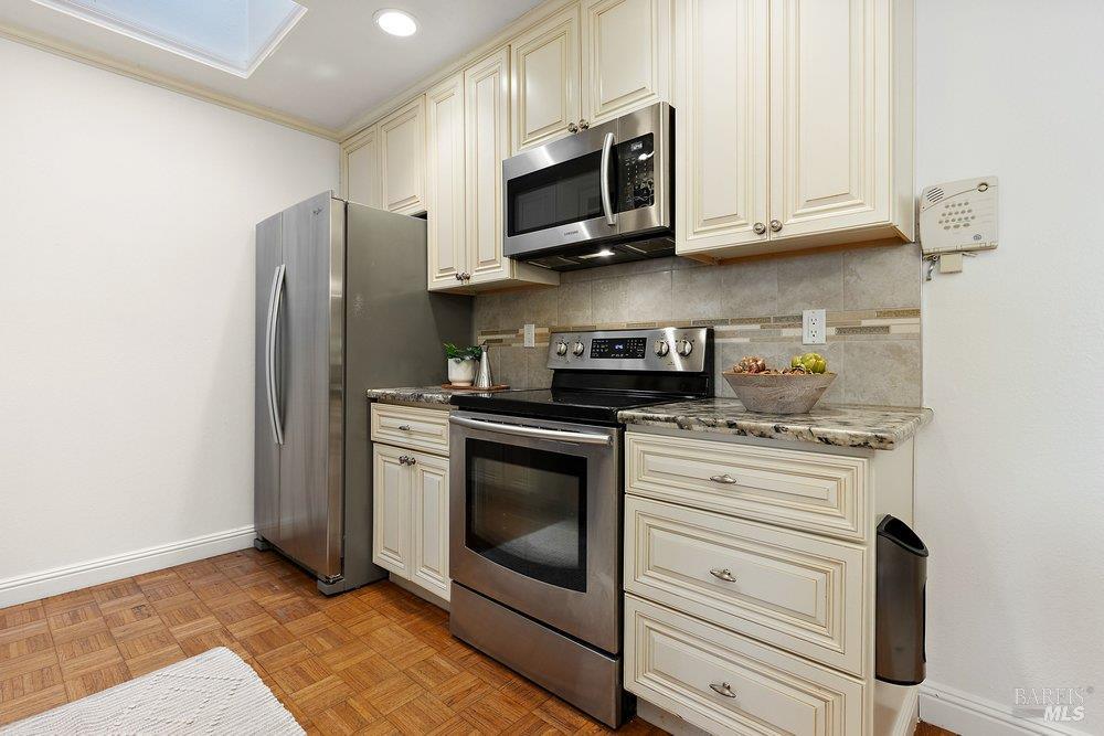 1591 London Circle Benicia CA 94510
