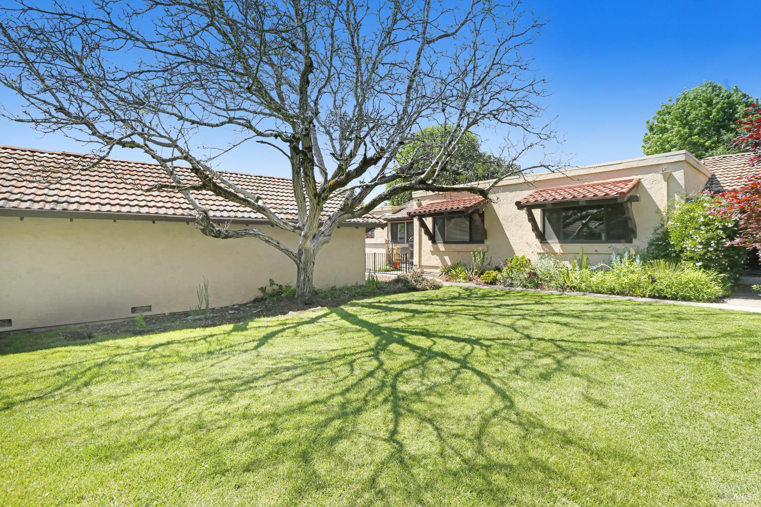 110 La Mancha Way Sonoma CA 95476