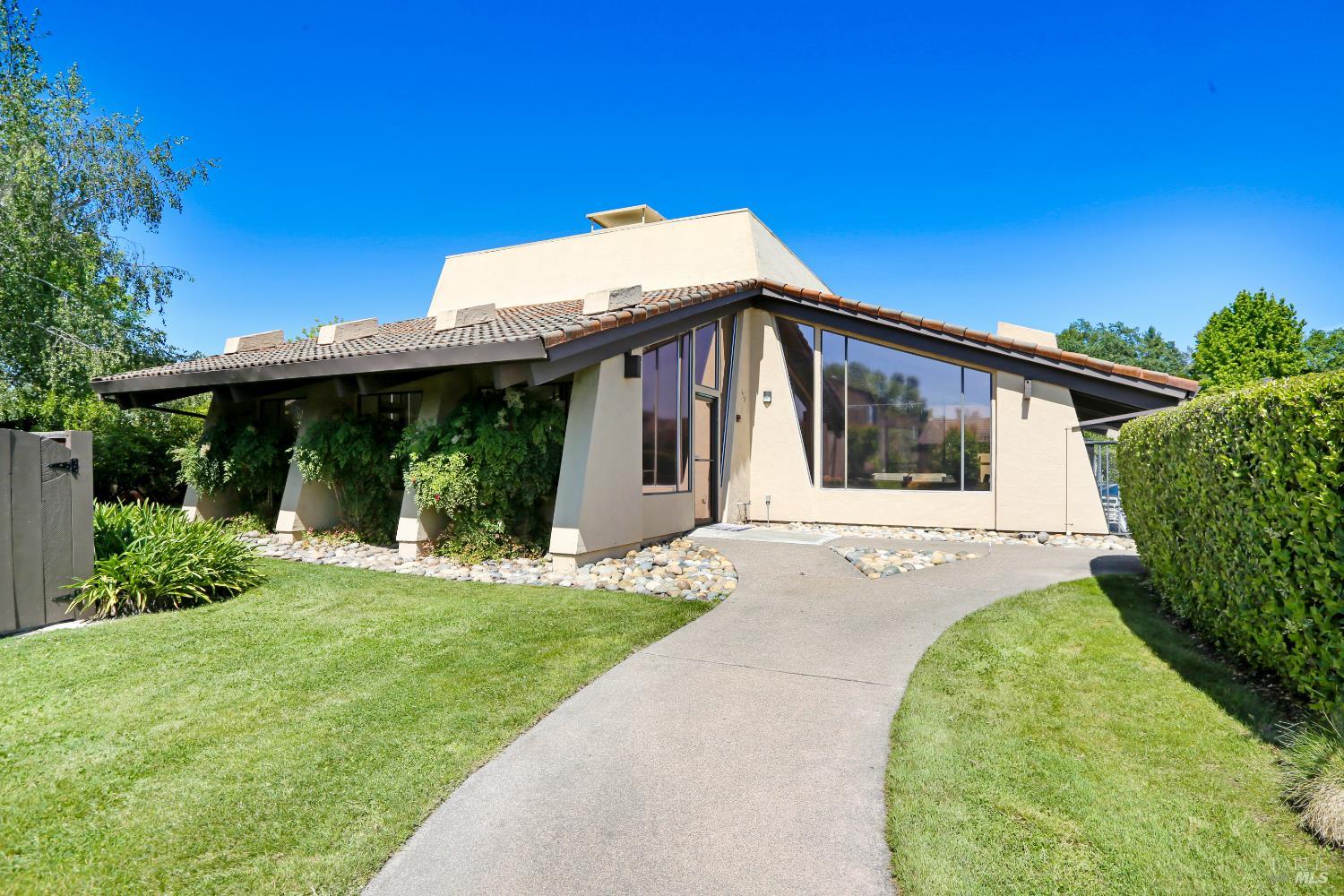 110 La Mancha Way Sonoma CA 95476