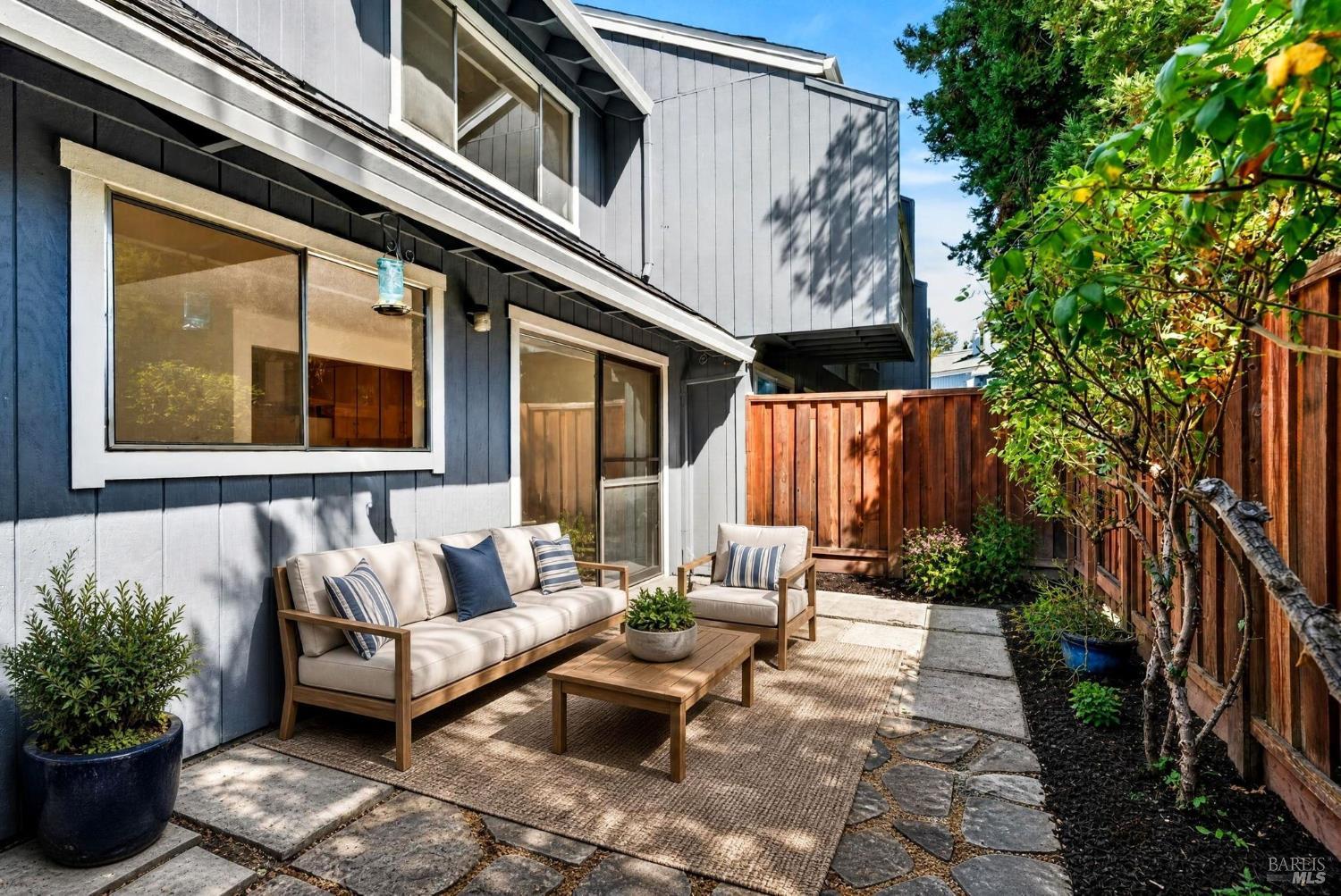 689 Racquet Club Circle Rohnert Park CA 94928