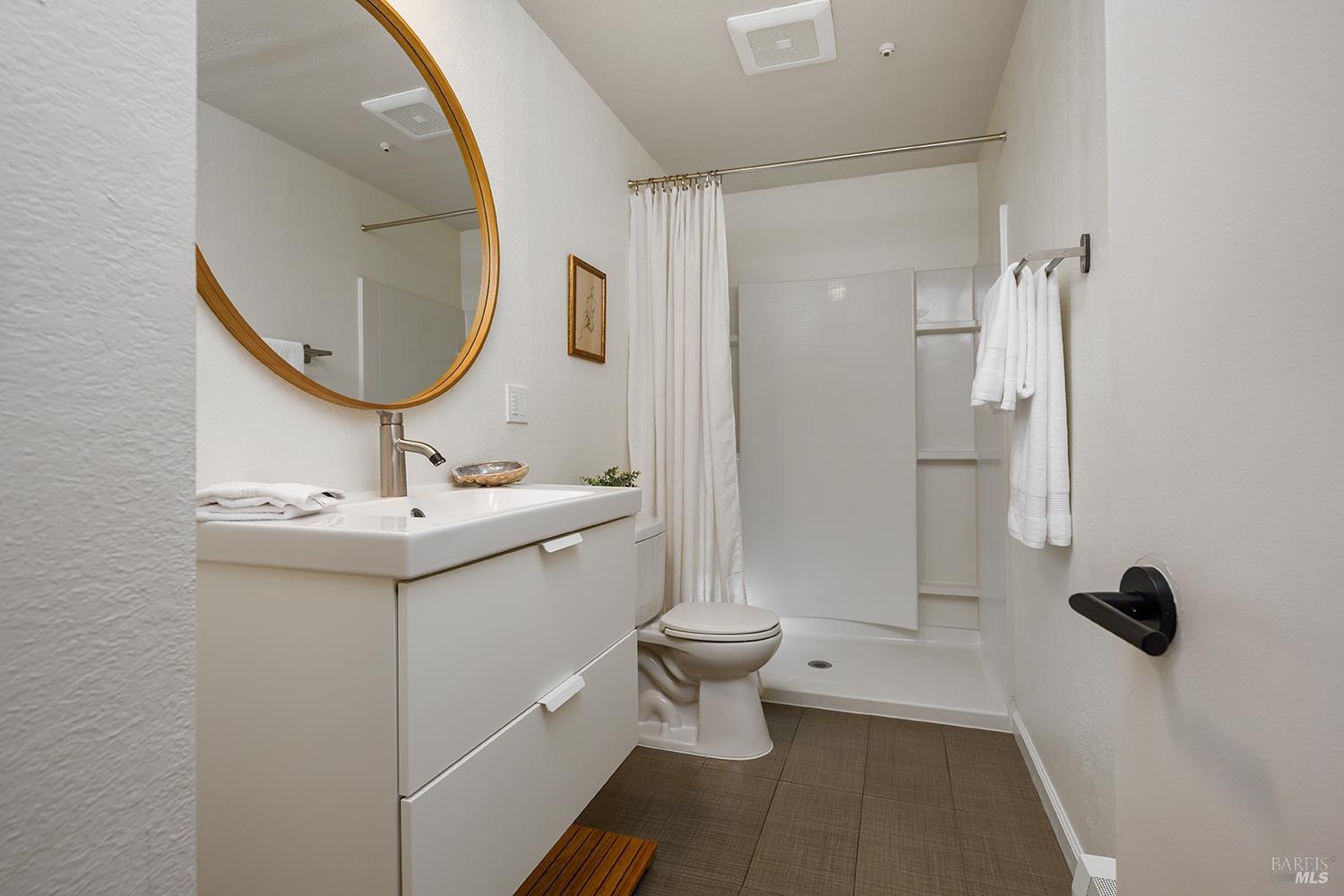 7771 Healdsburg Avenue Sebastopol CA 95472