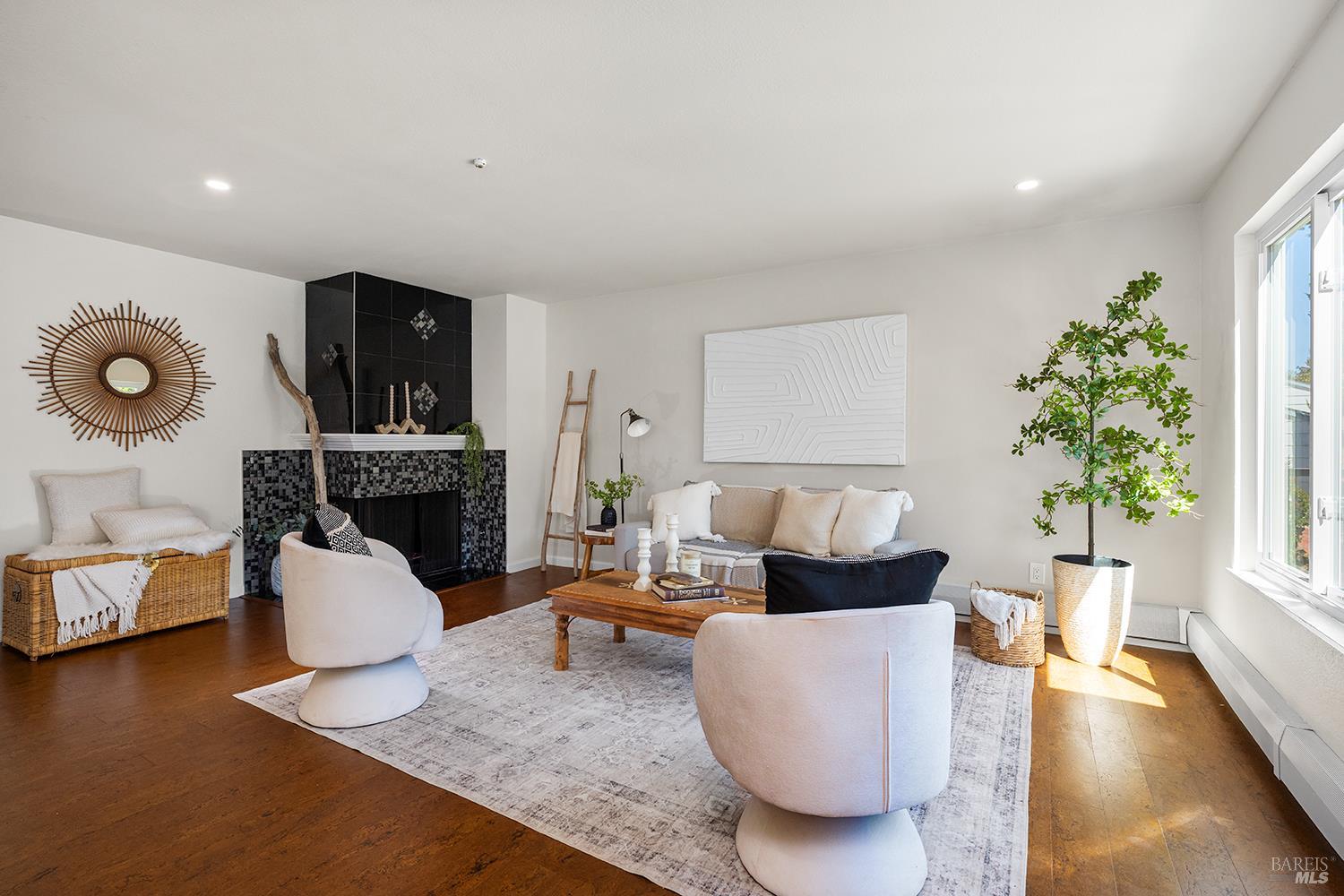 7771 Healdsburg Avenue Sebastopol CA 95472