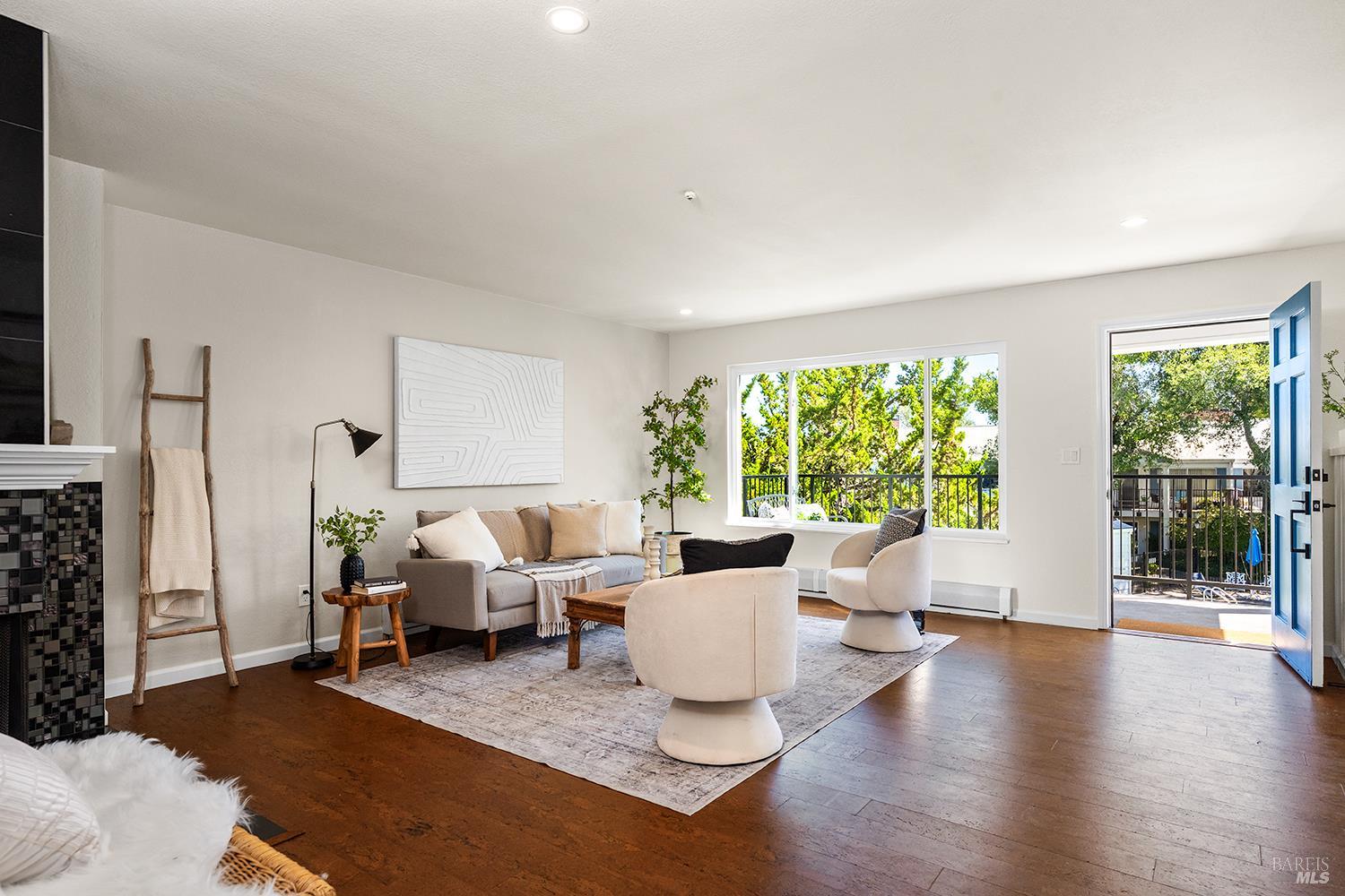7771 Healdsburg Avenue Sebastopol CA 95472