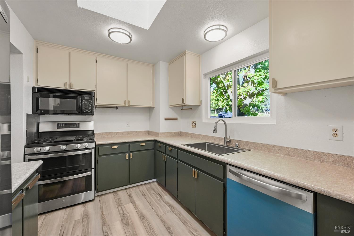 147 Acorn Drive Petaluma CA 94952