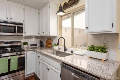 2734 Lakeview Drive Santa Rosa CA 95405