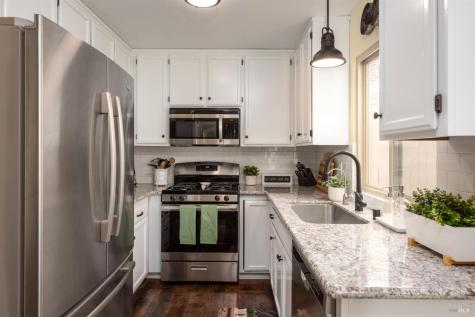 2734 Lakeview Drive Santa Rosa CA 95405