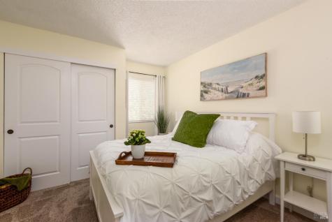 2734 Lakeview Drive Santa Rosa CA 95405