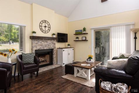 2734 Lakeview Drive Santa Rosa CA 95405