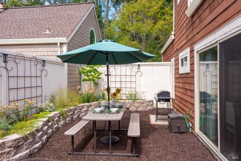 2734 Lakeview Drive Santa Rosa CA 95405