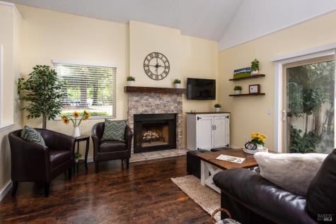 2734 Lakeview Drive Santa Rosa CA 95405