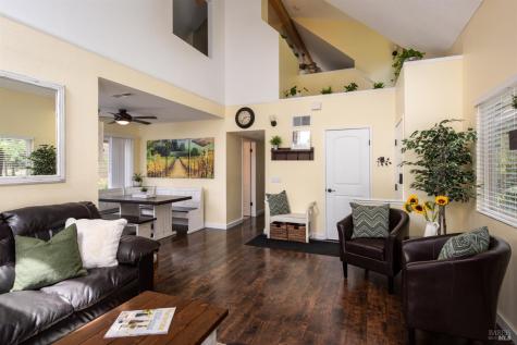 2734 Lakeview Drive Santa Rosa CA 95405