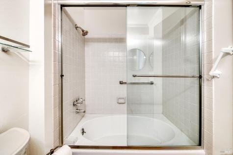 6-E Park Crest Court Novato CA 94947