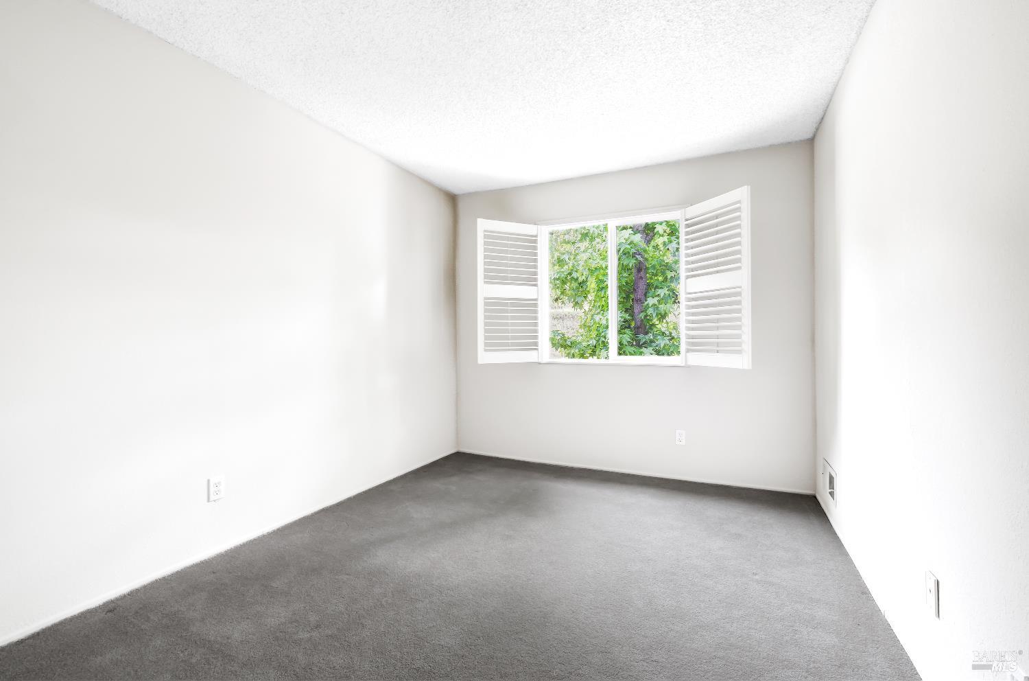 6-E Park Crest Court Novato CA 94947
