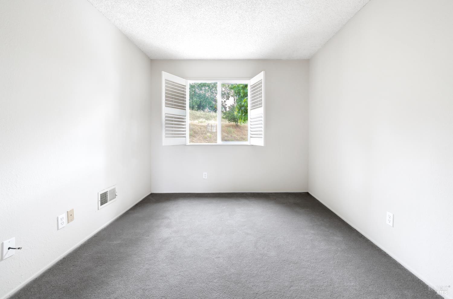 6-E Park Crest Court Novato CA 94947