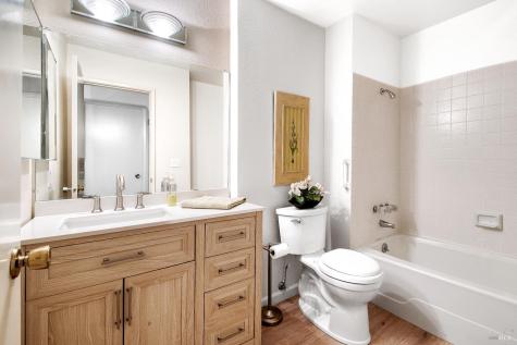 6-E Park Crest Court Novato CA 94947