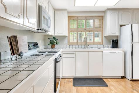 6-E Park Crest Court Novato CA 94947