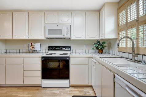 6-E Park Crest Court Novato CA 94947