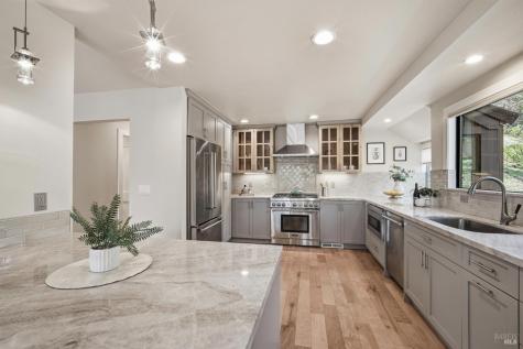 28 Oak Forest Place Santa Rosa CA 95409